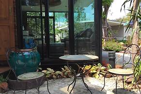 Rayonghouse Resort