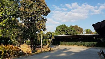 Rayonghouse Resort