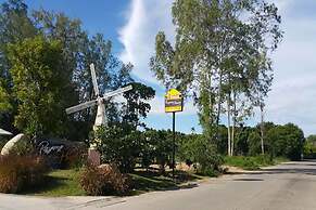 Rayonghouse Resort