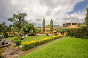 Crown Suites Hotel