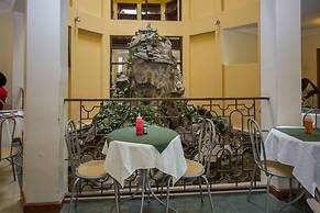 Crown Suites Hotel