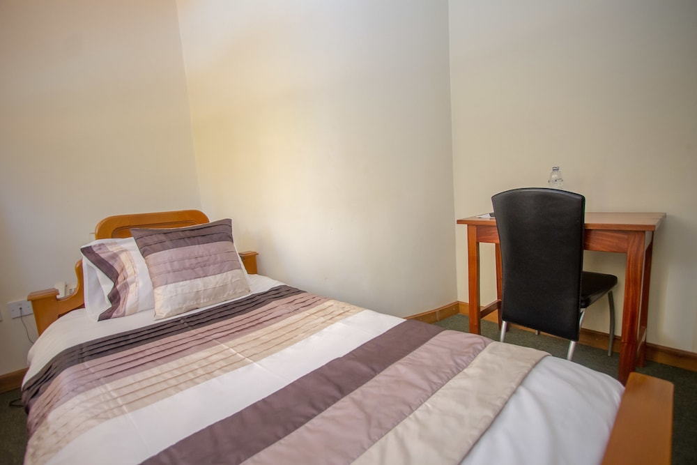 Crown Suites Hotel