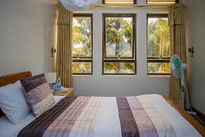 Crown Suites Hotel