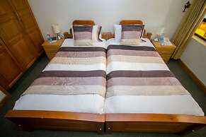 Crown Suites Hotel