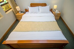 Crown Suites Hotel