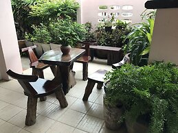 Ponlaan Apartment