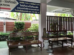 Ponlaan Apartment