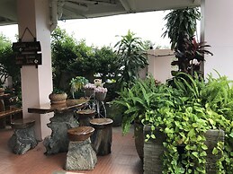 Ponlaan Apartment