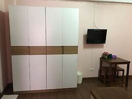 Ponlaan Apartment