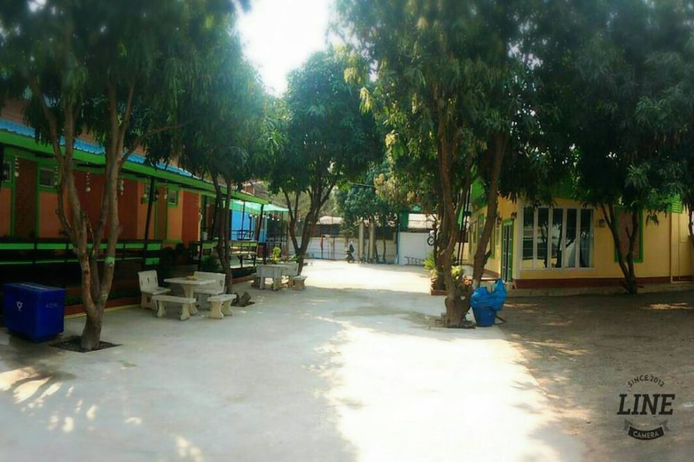 Home Hug Pak Sabai