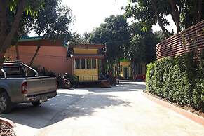 Home Hug Pak Sabai