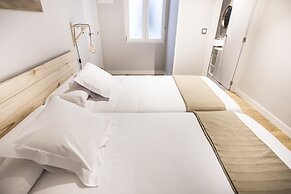 Hola Rooms