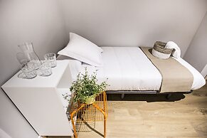 Hola Rooms