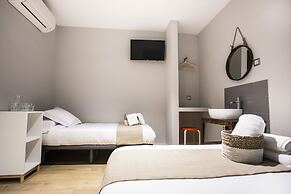 Hola Rooms