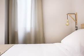 Hola Rooms