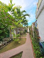 Alona Gecko Inn