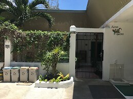 Alona Gecko Inn