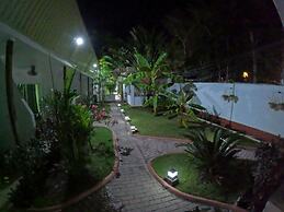 Alona Gecko Inn