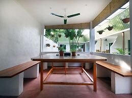 Alona Gecko Inn
