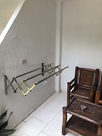 Alona Gecko Inn