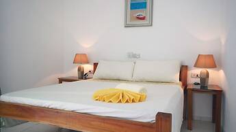 Alona Gecko Inn
