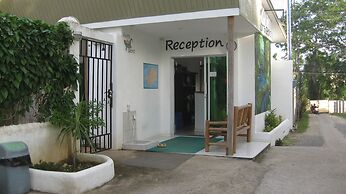 Alona Gecko Inn
