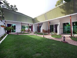 Alona Gecko Inn