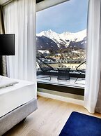 Stage 12 Hotel by Penz