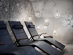 Stage 12 Hotel by Penz