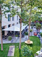 Stage 12 Hotel by Penz