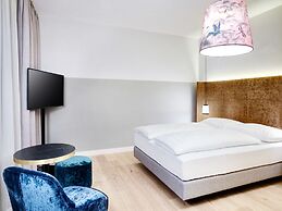 Stage 12 Hotel by Penz