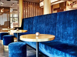 Stage 12 Hotel by Penz