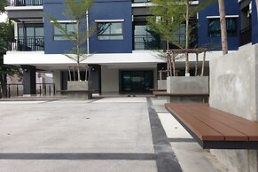 Ploen Ploen Residence