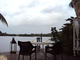 Arunalu Lake Front