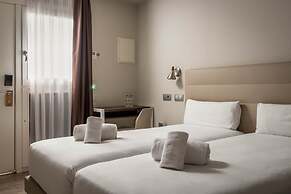 Arya Stadium Hotel
