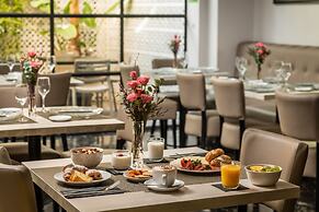 Arya Stadium Hotel