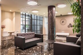 Arya Stadium Hotel
