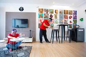 Heroes Hotel