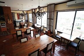 Heroes Hotel