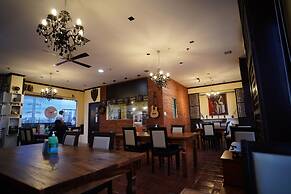 Heroes Hotel