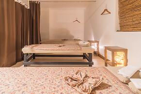 Heroes Hotel