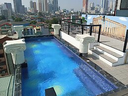 Heroes Hotel