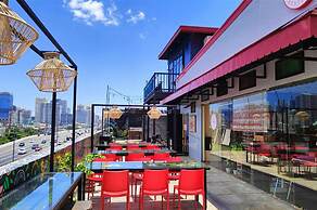 Heroes Hotel