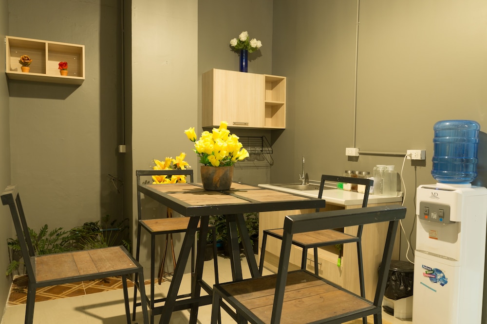 Iris hostel