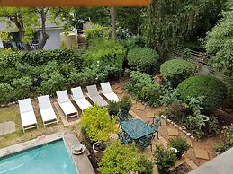 10 Alexander B&B