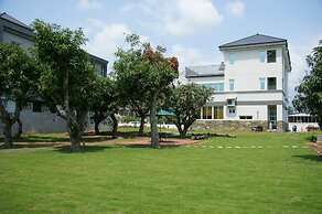 White Pine Village