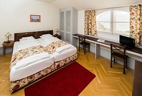 Károlyi Kastély Hotel & Restaurant
