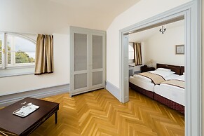 Károlyi Kastély Hotel & Restaurant