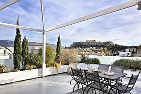 Alto Psyrri Penthouse by K&K