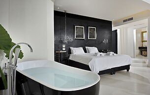 Alto Psyrri Penthouse by K&K